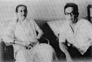 kesar03.jpg - Kesarbai and P.L. Deshpande