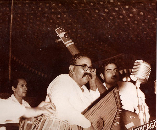 Bade Ghulam Ali Khan, flanked by Munawar Ali (fro, I&B Calendar 2005)