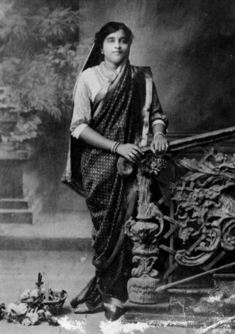 A young Kesarbai Kerkar A young Kesarbai Kerkar