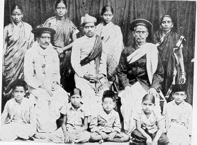 Krishnarao Shankar Pandit (2nd from right) and wife (extreme right)