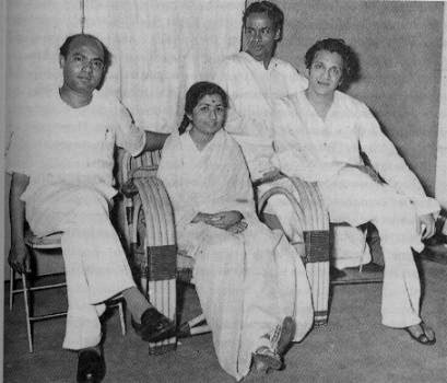 (l-r): Ali Akbar Khan, Lata Mangeshkar, Chaturlal, Ravi Shankar (note that cheeky Alu is trying to hide his beedi)