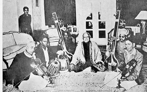 Omkarnath Thakur with Chaturlal (tabla), Parur Sundaram & M.S. Gopalakrishnan (violins)