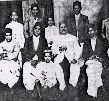D.V. Paluskar (seated, far right) and Vinayakrao Patwardhan (seated, second right)