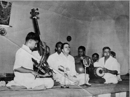 Madurai Mani Iyer with Lalgudi Jayaraman and Palani Subramania Pillai  