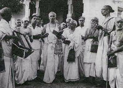 Sivan (second from left) at a street Bhajan in Mylapore, Chennai