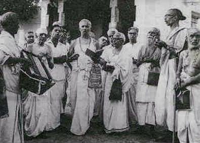 Sivan (second from left) at a street Bhajan in Mylapore, Chennai Sivan (second from left) at a street Bhajan in Mylapore, Chennai