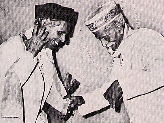 (L-R): Sharatchandra Arolkar (1912-1994) and Krishnarao Shankar Pandit (L-R): Sharatchandra Arolkar (1912-1994) and Krishnarao Shankar Pandit