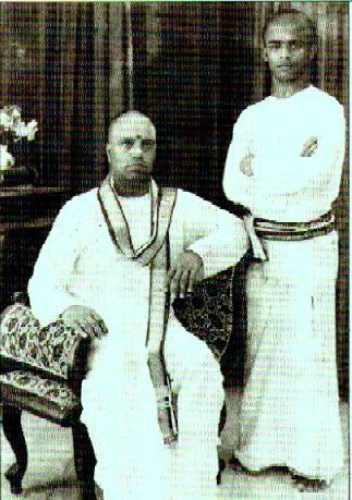 Somu with his guru Chitoor Subramania Pillai Somu with his guru Chitoor Subramania Pillai